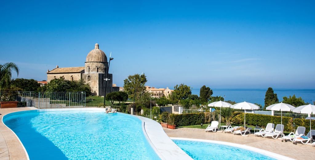 COOEE Michelizia Tropea Resort 4*
