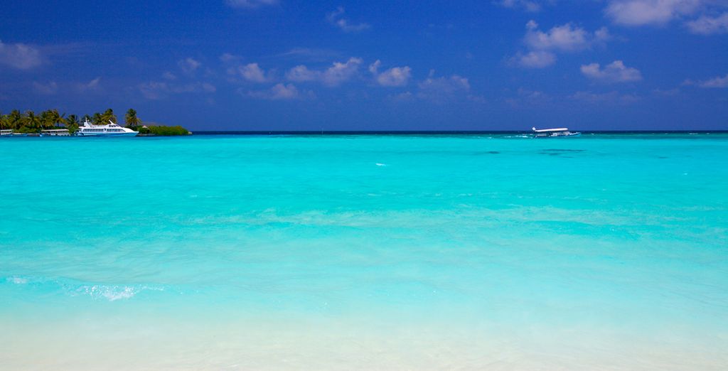 Diamonds Athuruga Beach and Water Villas 5*
