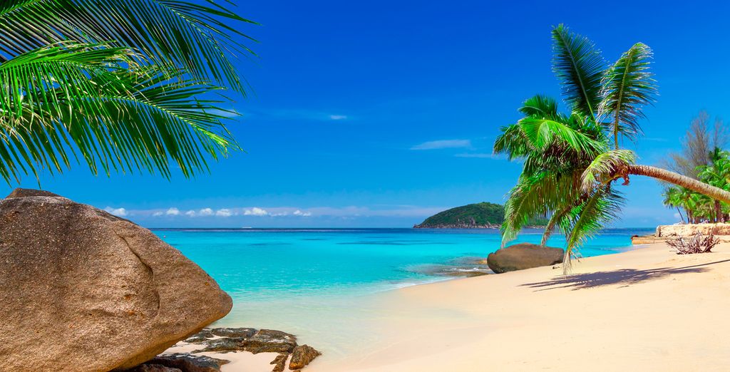 Glow Trinity Silom, River Kwai Jungle Raft y Mida Dhavaravati Grande