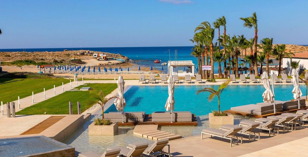Hôtel Chrysomare Beach and Resort 5* - Chypre - Jusqu'à -70% | Voyage Privé