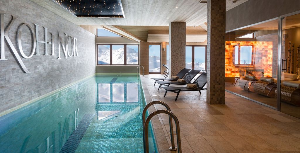 Piscine intérieure de l’Hôtel Le Koh-I Nor 5 étoiles by Les Etincelles, à Val Thorens
