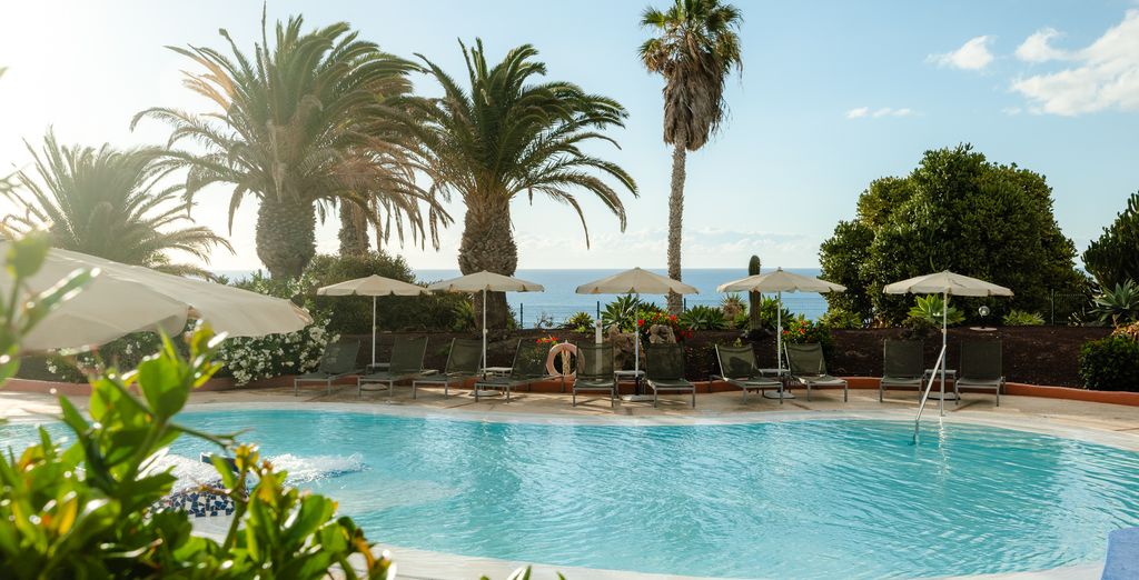 Hotel LIVVO Risco del Gato Suites 4 étoiles à Costa Calma, piscine et palmiers