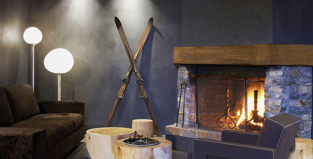 Salon avec cheminée de l’Hôtel Le Val Thorens 4 étoiles