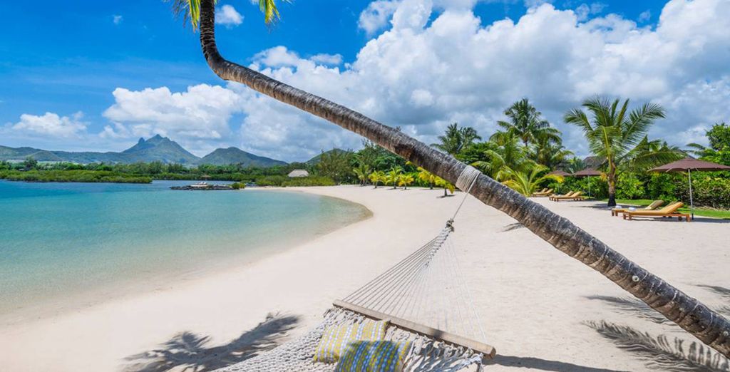Beau Champ, plage de sable blanc et lagon turquoise sur la côte est de l'île Maurice