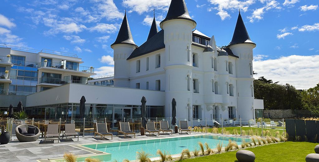 hotel chateau tourelles la baule