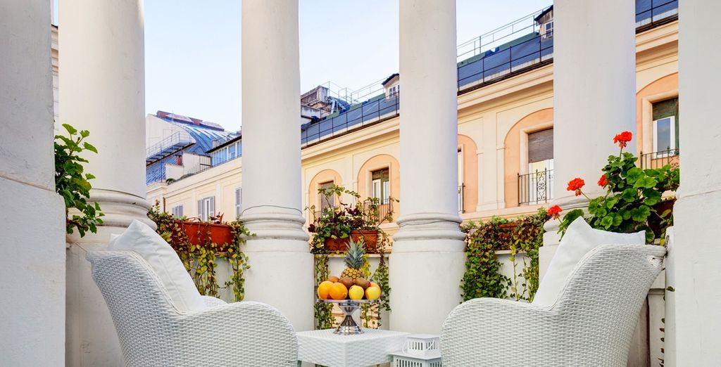 Dharma Hotel & Luxury Suites