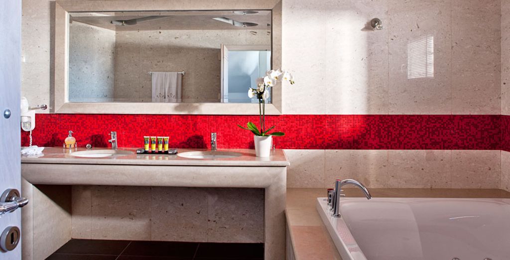 Petit Palace Suites 4*