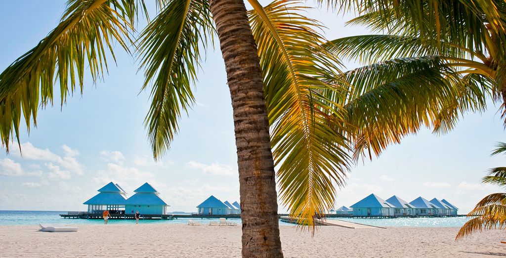 Diamonds Athuruga Beach and Water Villas 5*