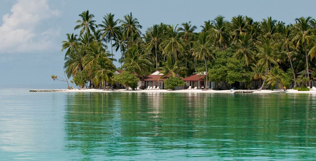 Diamonds Athuruga Beach and Water Villas 5*