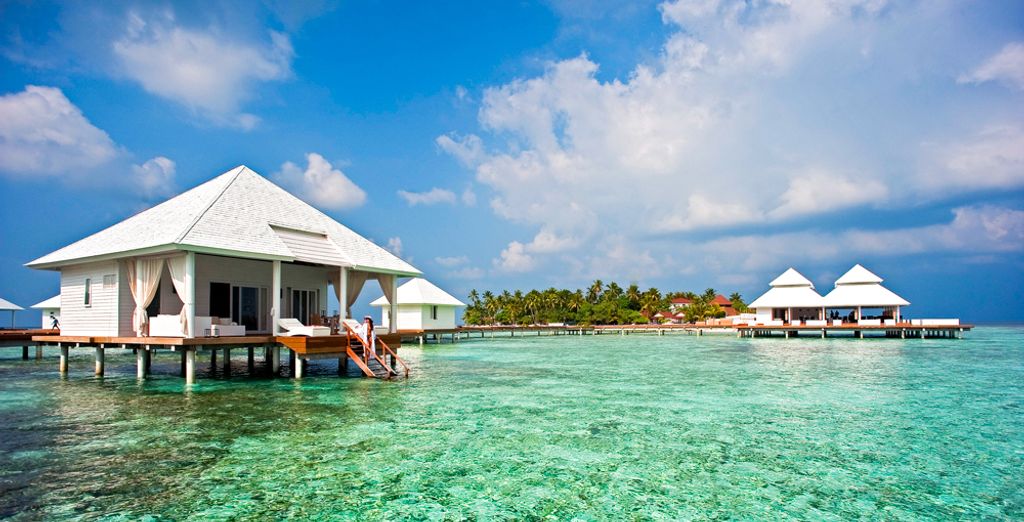 Diamonds Athuruga Beach and Water Villas 5*