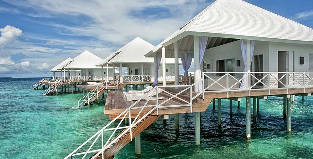 Diamonds Thudufushi Beach & Water Villas 5*
