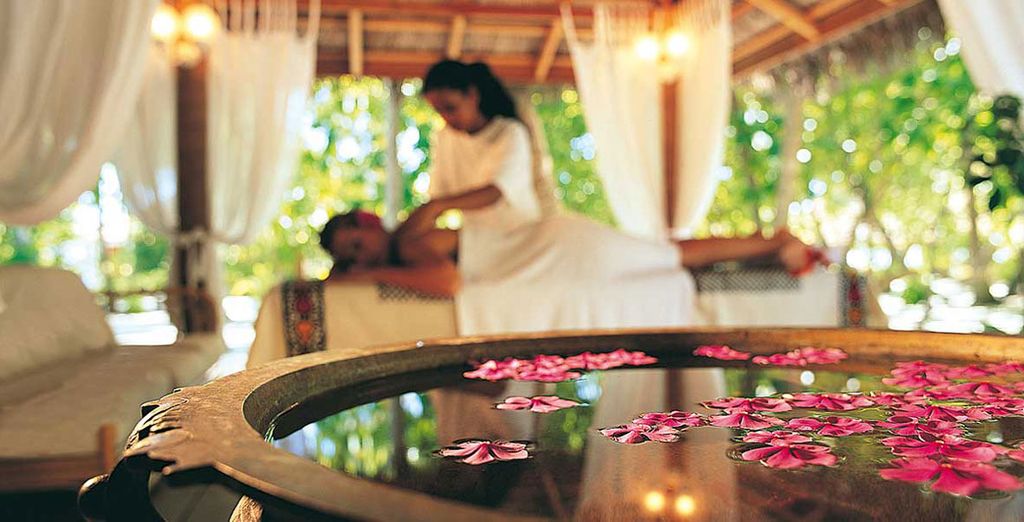 Diamonds Thudufushi Beach & Water Villas 5*