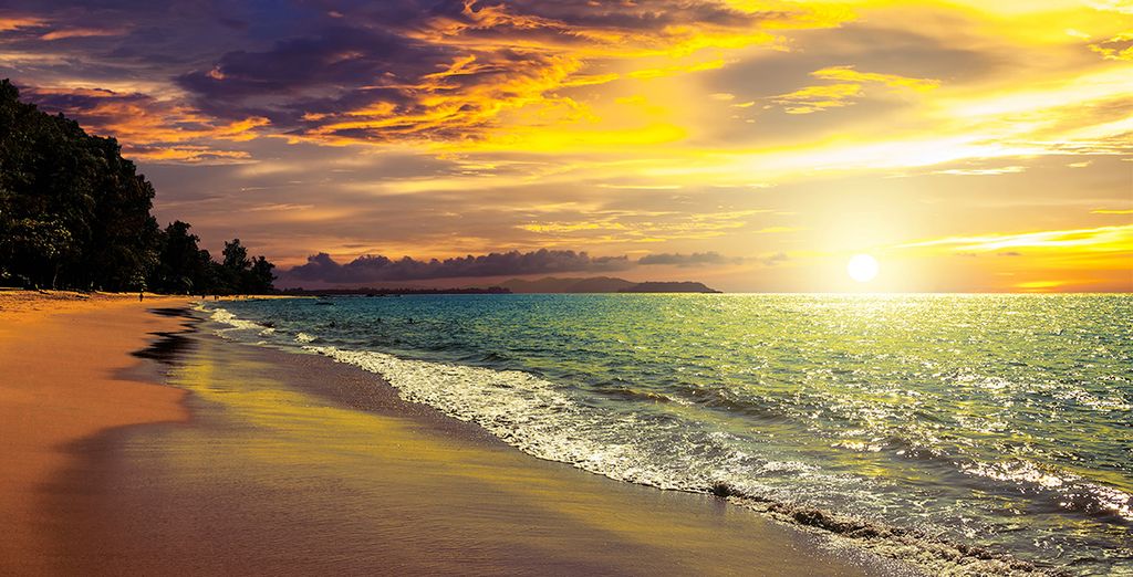 Apsara Beachfront Resort & Villa 4*