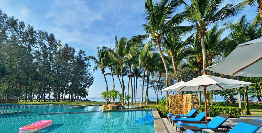 Andaman White Beach Phuket & Dusit Thani Krabi Beach Resort 5*