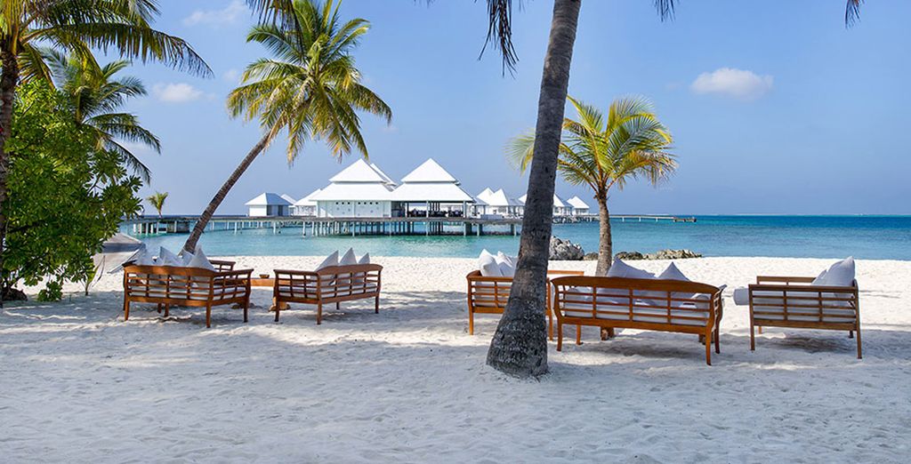 Diamonds Thudufushi Beach & Water Villas 5*