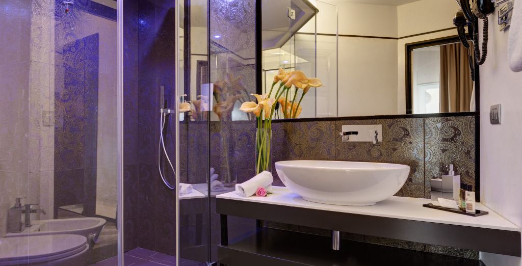 Dharma Hotel & Luxury Suites