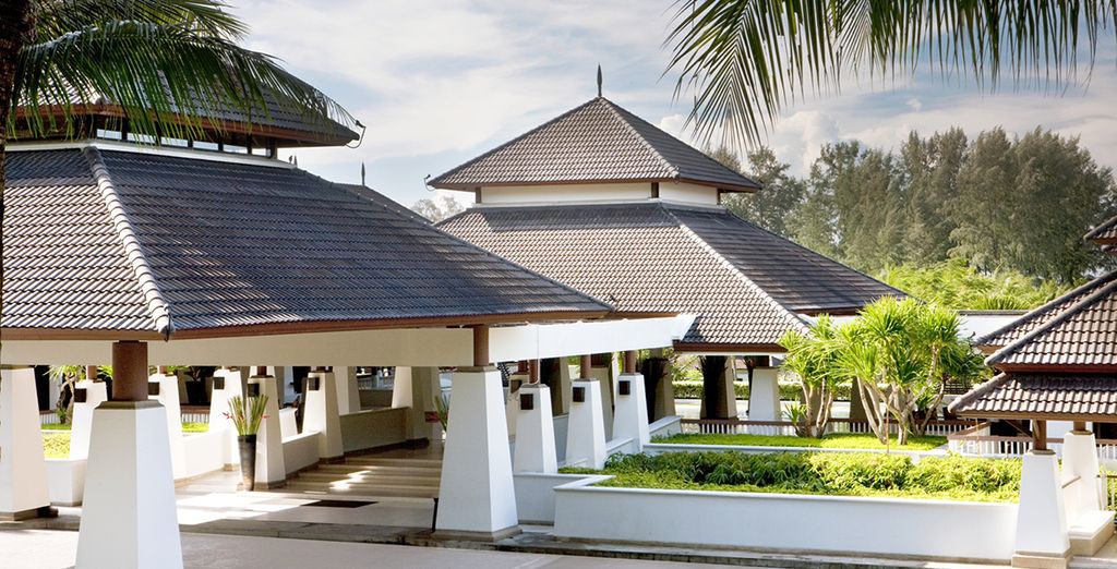Andaman White Beach Phuket & Dusit Thani Krabi Beach Resort 5*