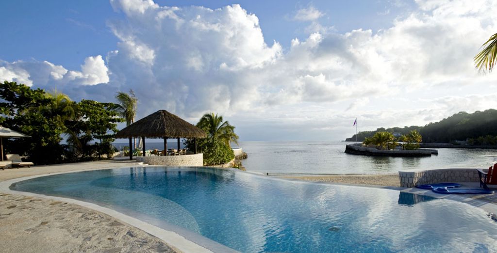 Hotel GoldenEye 4*