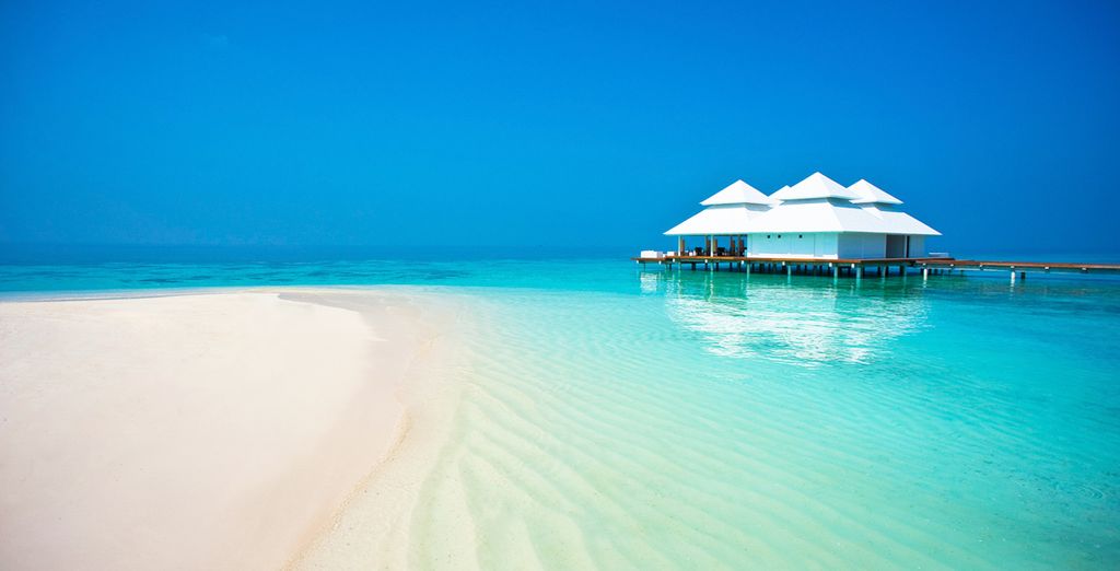 Diamonds Athuruga Beach and Water Villas 5*