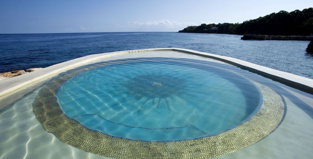 Hotel GoldenEye 4*