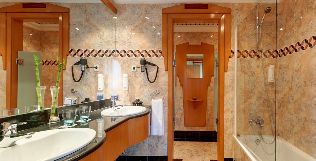 Tryp Macarena 4*