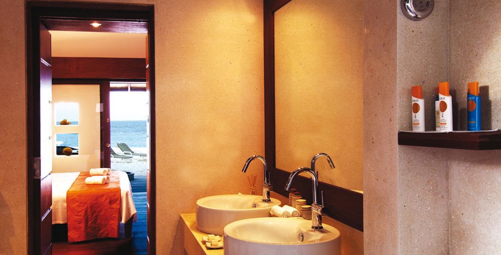 Diamonds Athuruga Beach and Water Villas 5*