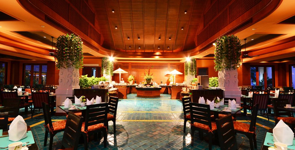 Hotel Mandarin by Centre Point 4* + Novotel Phuket Kamala Beach Hotel 4*