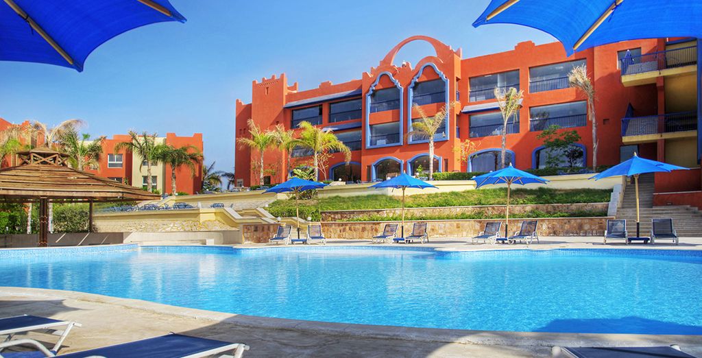 Aurora Oriental Bay Resort 4*