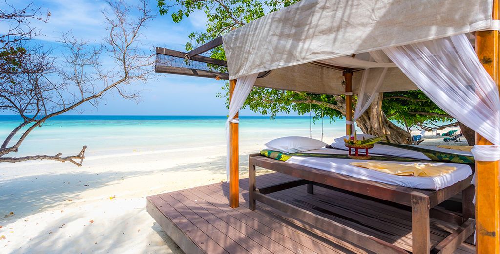Maikhao Palm Beach Resort & Holiday Inn Resort Phi Phi Island & Samui Buri Beach Resort