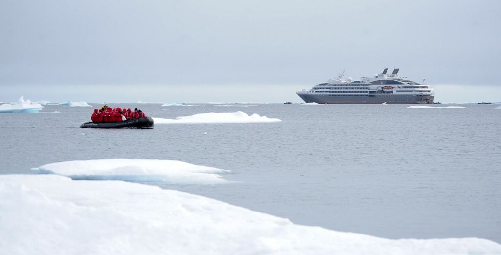 Crociera oltre il Circolo Polare Antartico