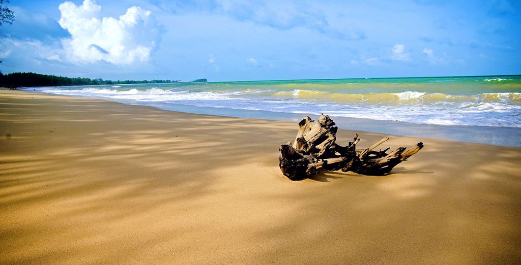 Cachet Resort Dewa Phuket 5* + Holiday Inn Phi Phi 4* + Le Menara Khao Lak 5*