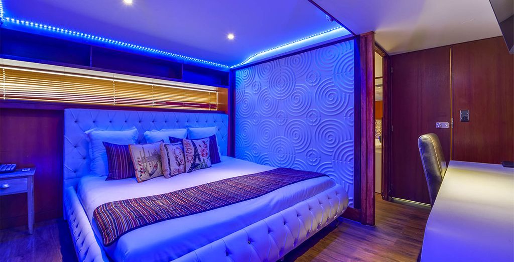 VIP Paris Yacht Hotel 4*