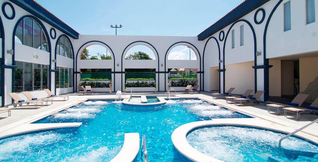 Sandos Playacar Beach Resort 5*