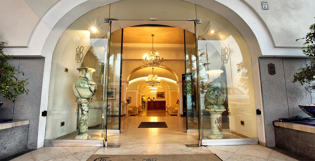 Lloyd's Baia Hotel 4*
