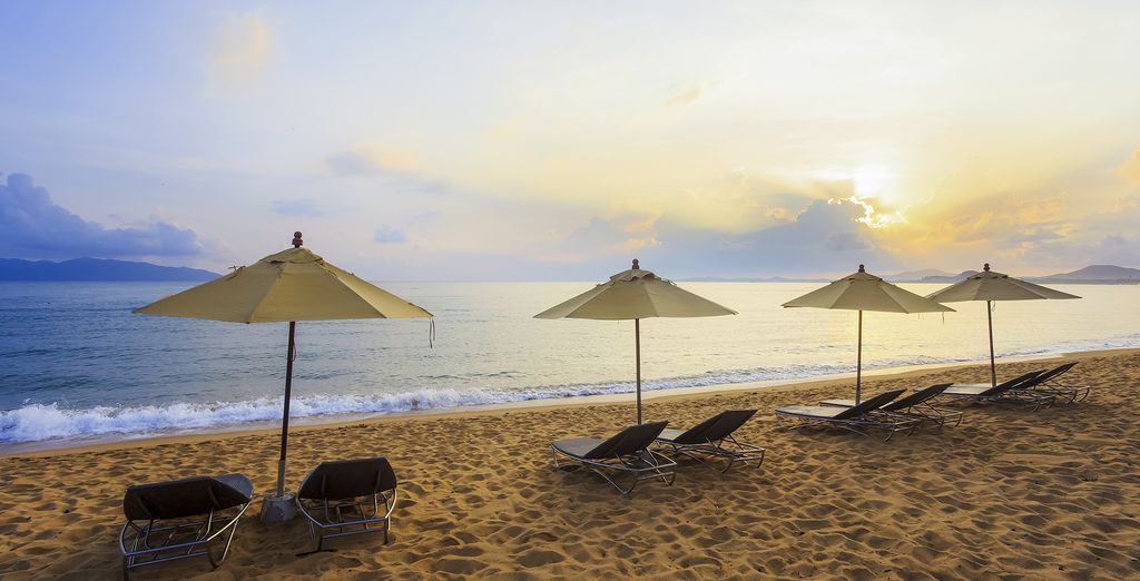 Maikhao Palm Beach Resort & Holiday Inn Resort Phi Phi Island & Samui Buri Beach Resort