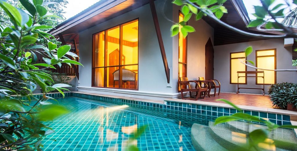 Maikhao Palm Beach Resort & Holiday Inn Resort Phi Phi Island & Samui Buri Beach Resort