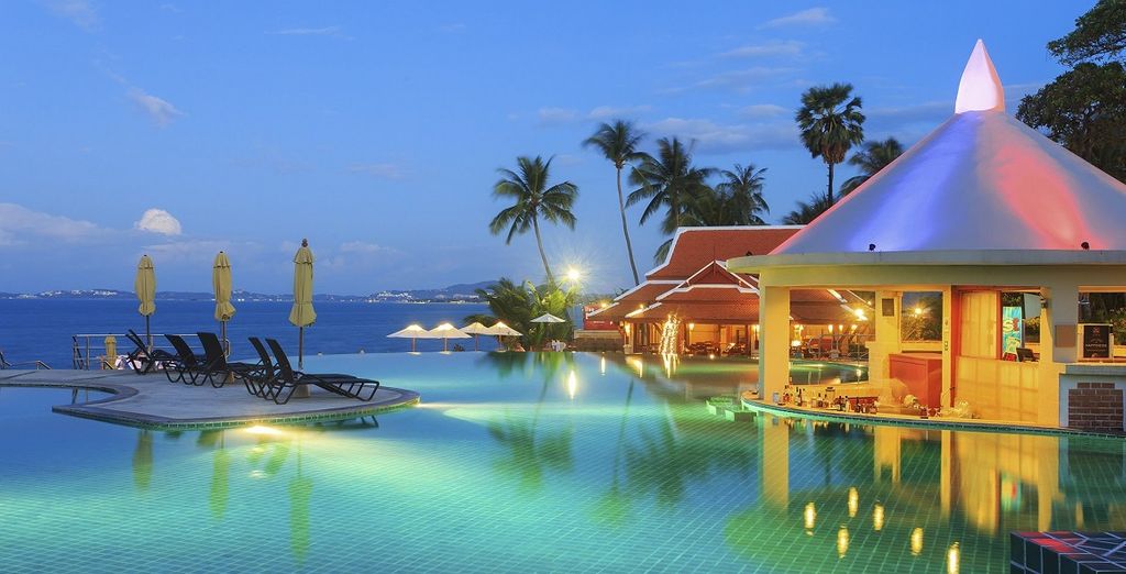 Maikhao Palm Beach Resort & Holiday Inn Resort Phi Phi Island & Samui Buri Beach Resort