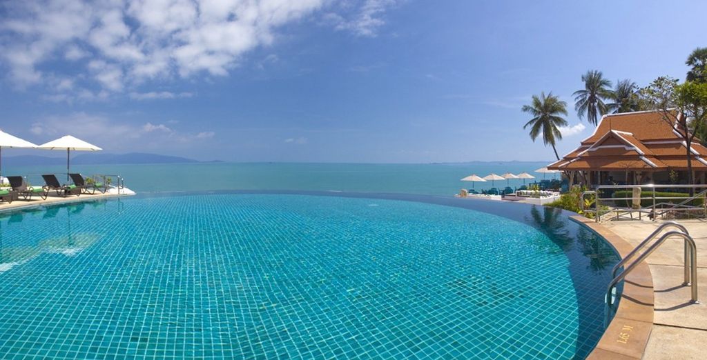 Maikhao Palm Beach Resort & Holiday Inn Resort Phi Phi Island & Samui Buri Beach Resort