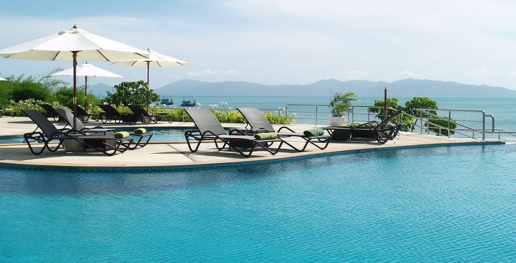 Maikhao Palm Beach Resort & Holiday Inn Resort Phi Phi Island & Samui Buri Beach Resort