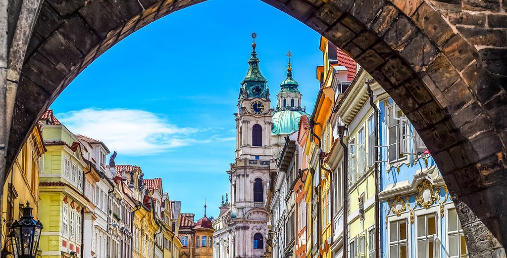Città di Praga e vicoli colorati nella Repubblica Ceca