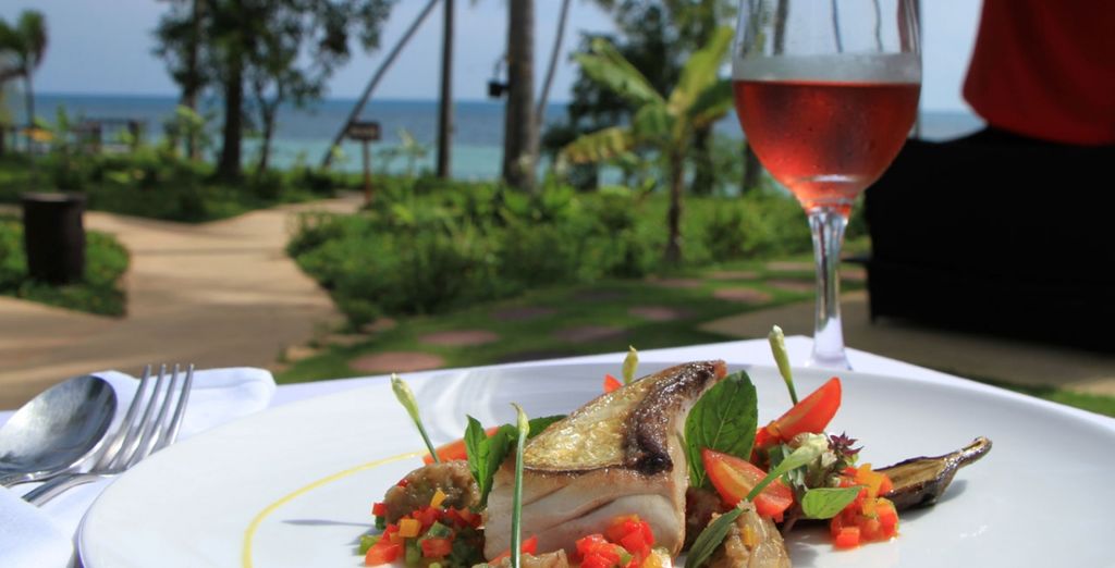 The Grand Fourwings Convention Hotel 5* + Kupu Kupu Phangan Beach Villas & Spa by L’Occitane 5*