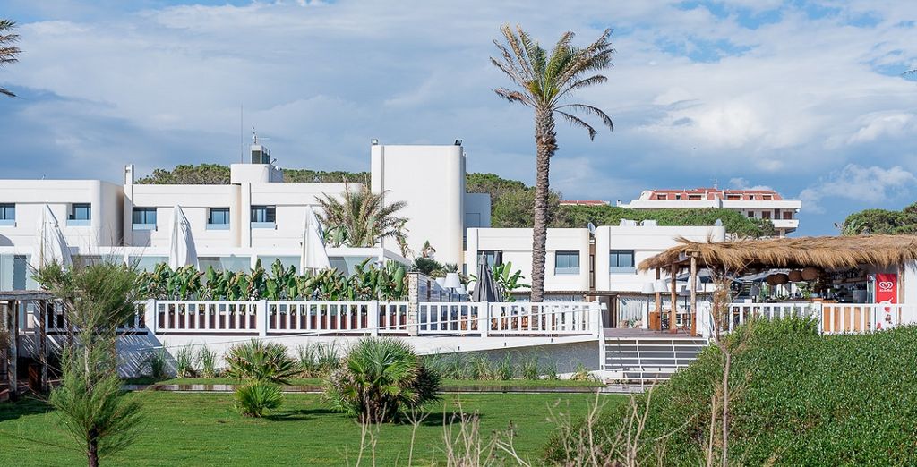 Cumeja Beach Club & Hotel 4*