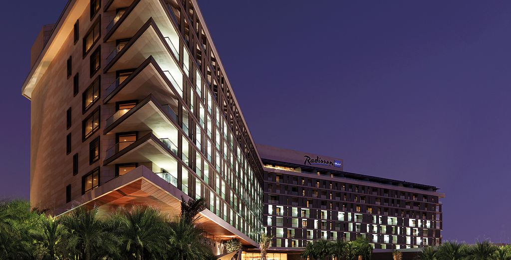 Doubletree by Hilton Hotel & Residence Al Barsha MOE 4* + Radisson Blu Yas Island 4*