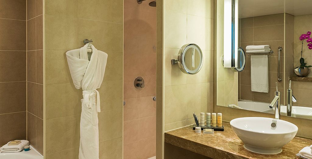 Doubletree by Hilton Hotel & Residence Al Barsha MOE 4* + Radisson Blu Yas Island 4*