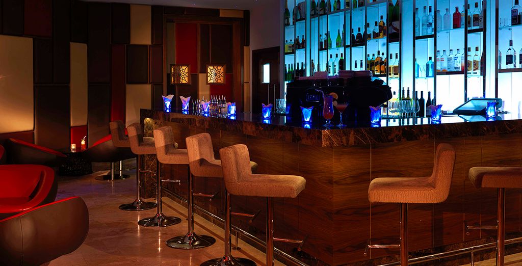 Doubletree by Hilton Hotel & Residence Al Barsha MOE 4* + Radisson Blu Yas Island 4*