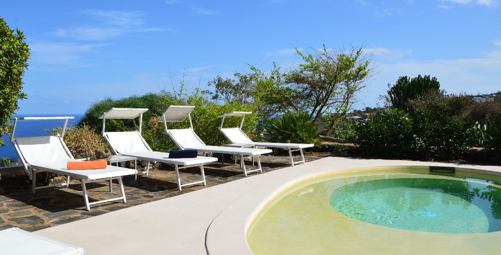 Dammusi panoramici con piscina e scooter
