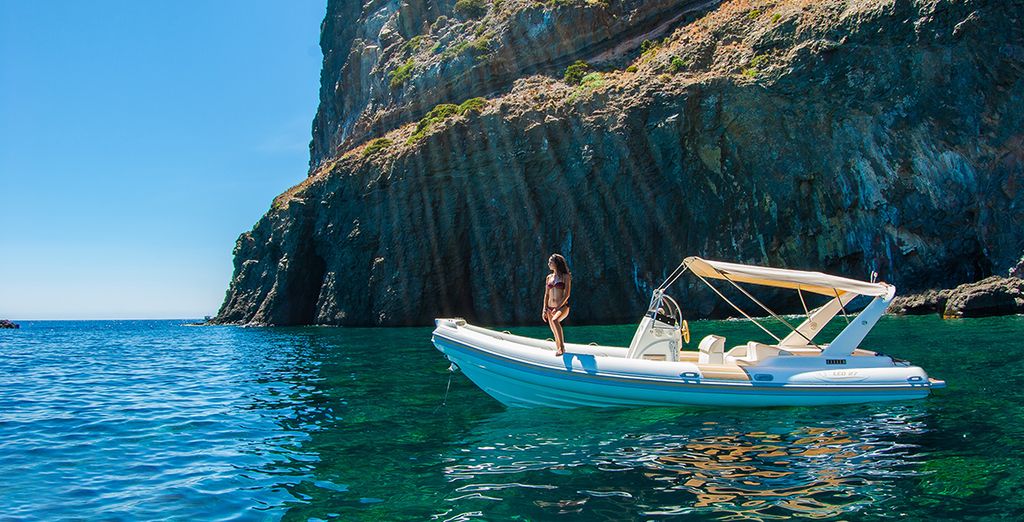 Dammusi panoramici con piscina e scooter