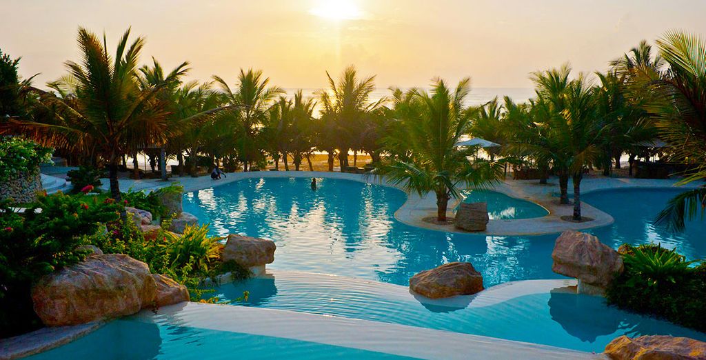Swahili Beach Resort 5* + Safari