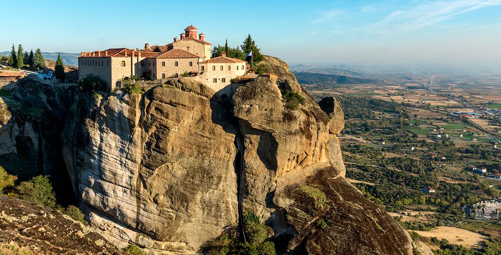 Autotour tra i tesori della Grecia: Atene, Delfi e Meteora
