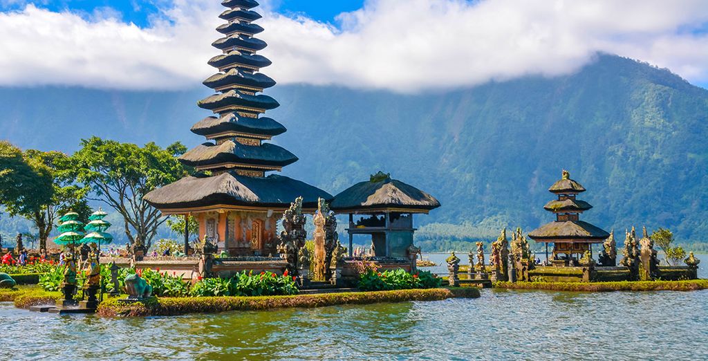 Kupu Kupu Barong +  Kupu Kupu Jimbaran e volo Emirates